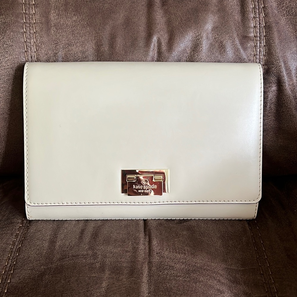 Kate Spade purse. Like new. No tears or stains. Cream color
